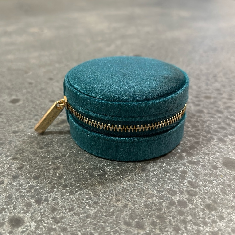 Benevolence LA Plush Velvet Round Travel Jewelry Box Case
